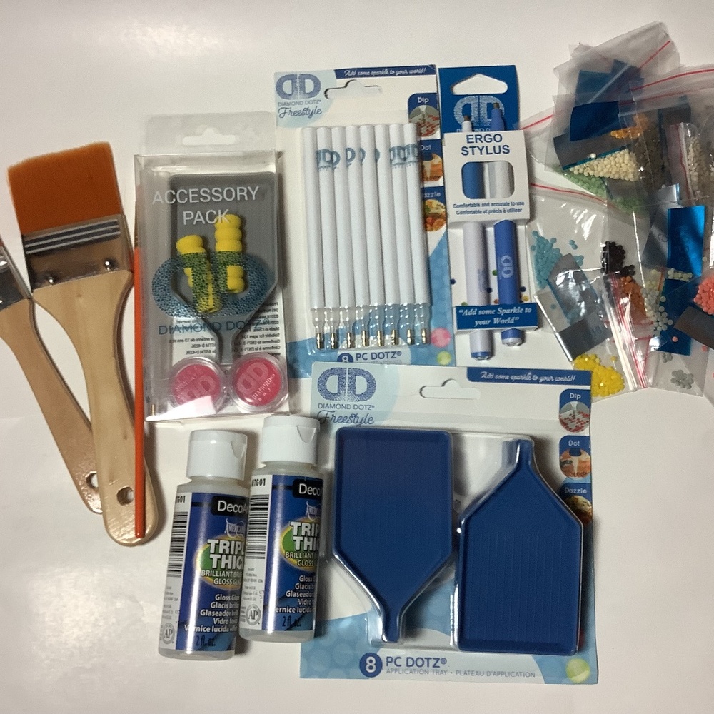 NWT bundle Diamond Dotz accessories